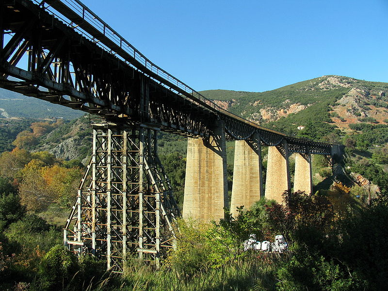 Cây cầu đường sắt Gorgopotamos đã bị quân kháng chiến Hy Lạp cho nổ tung trong Thế chiến thứ hai.