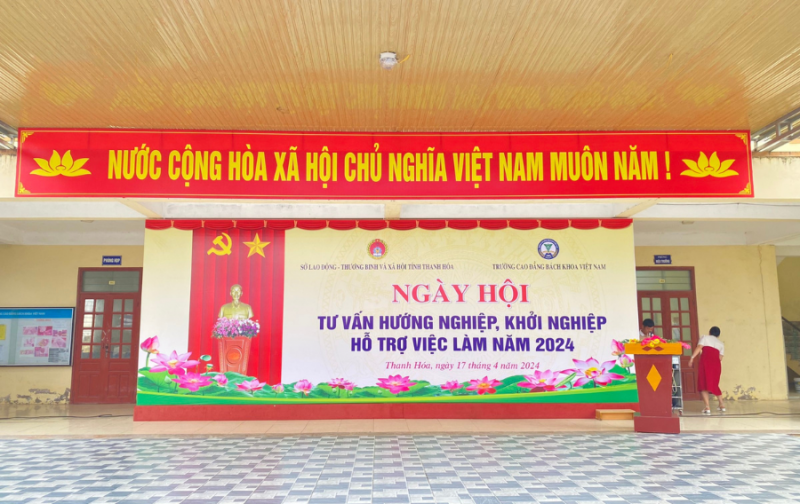 Trường Cao đẳng Bách Khoa Việt Nam với chương trình Tư vấn hướng nghiệp, khởi nghiệp hỗ trợ việc làm 2024 cho sinh viên.