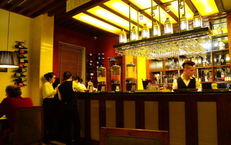 Khách sạn & Dịch vụ ăn uống