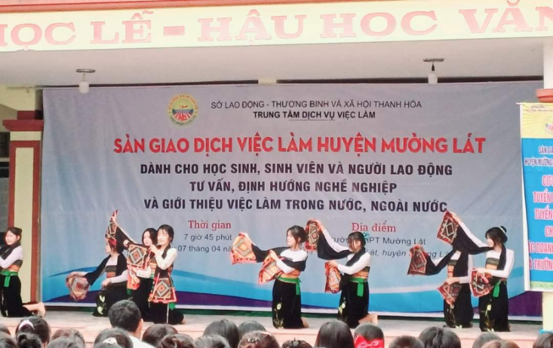 Công ty Vinacohr tham gia Sàn giao dich việc làm huyện Mường Lát